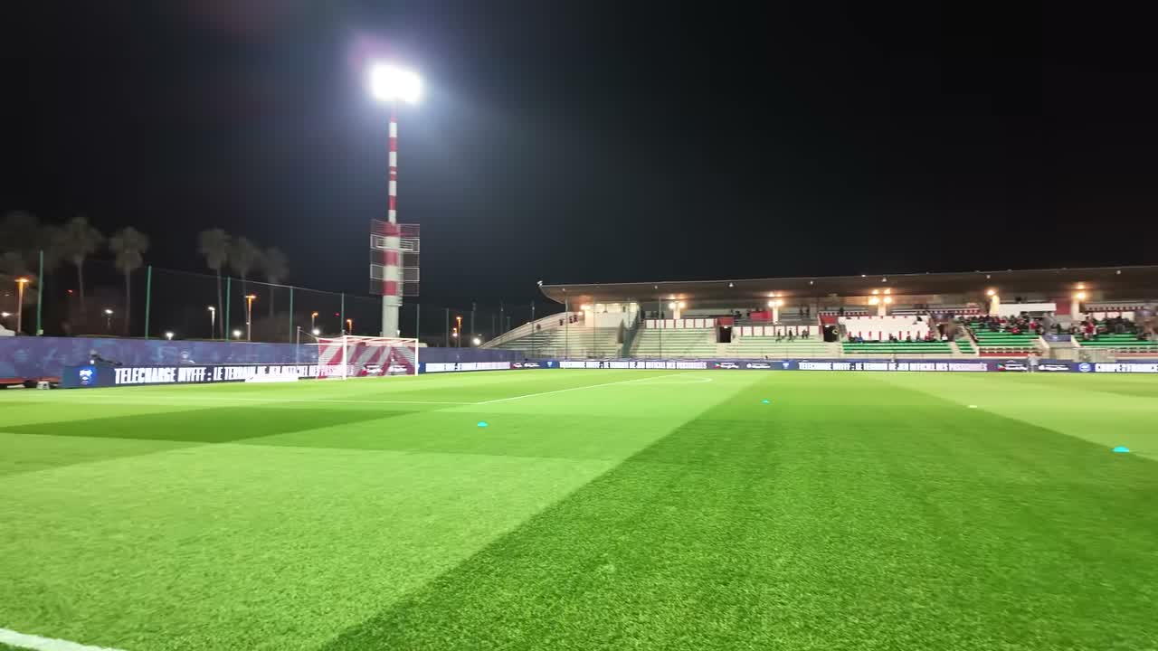 Places de foot de 0 € à 300 € — Alex Freestyle — image 1 sur 6