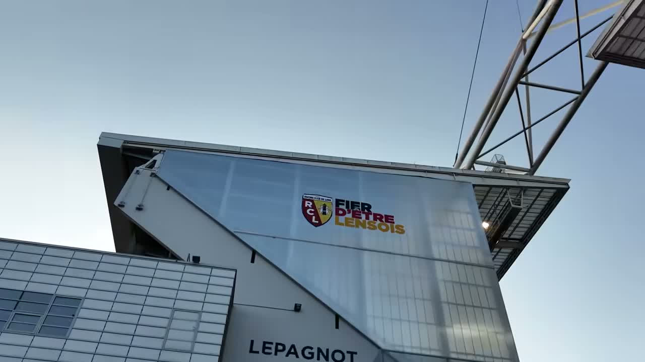 Places de foot de 0 € à 300 € — Alex Freestyle — image 4 sur 6
