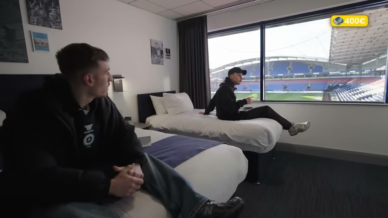Places de foot de 0 € à 400 € — Alex Freestyle — image 3 sur 5