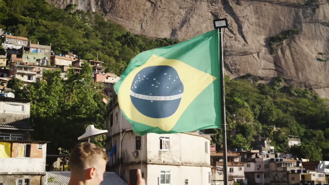 24h de foot dans les favelas — Alex Freestyle — image 2 sur 6